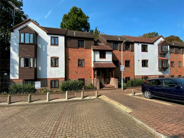 2 Bedroom Flat To Rent In Pages Lane, Uxbridge, Middlesex, Nocounty, UB8