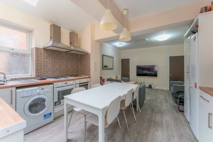 6 Bedroom Terraced House To Rent In Hubert Road, Selly Oak - Student Property, B29