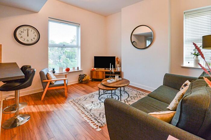 1 Bedroom Flat To Rent In Bury Old Road, Prestwich, Manchester, Greater Manchester, M25