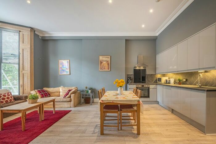 2 Bedroom Flat To Rent In Elsham Road, London, W14