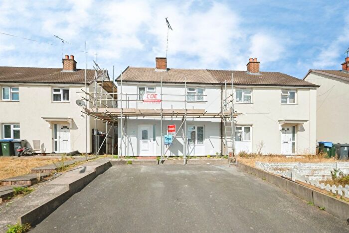 3 Bedroom Semi-detached House For Sale In Bankside, Great Barr, Birmingham, B43