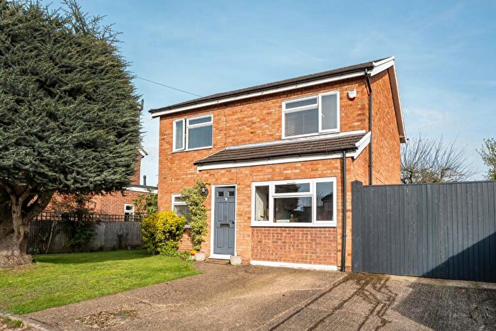 4 Bedroom Detached House For Sale In Pipers Close, Burnham, Buckinghamshire, SL1