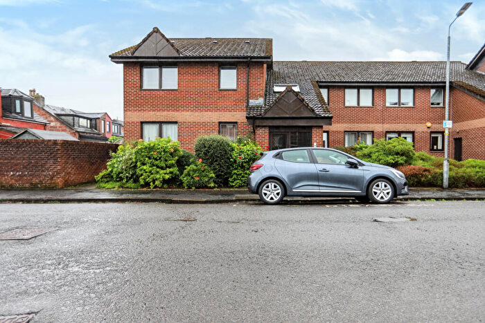 2 Bedroom Flat For Sale In Cherry Tree Court, Hill Street, Alexandria, G83