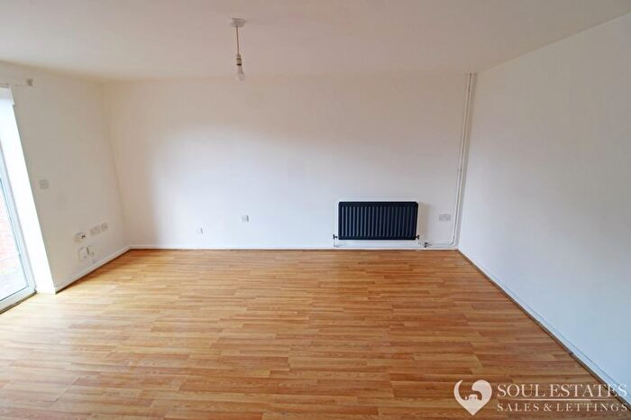 2 Bedroom Flat To Rent In Groveland Road, Tipton, DY4