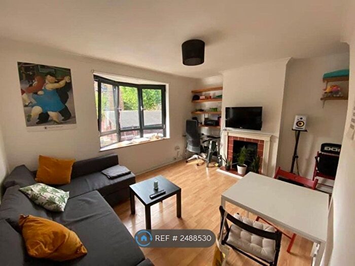 1 Bedroom Flat To Rent In Evelyn Court, London, N1