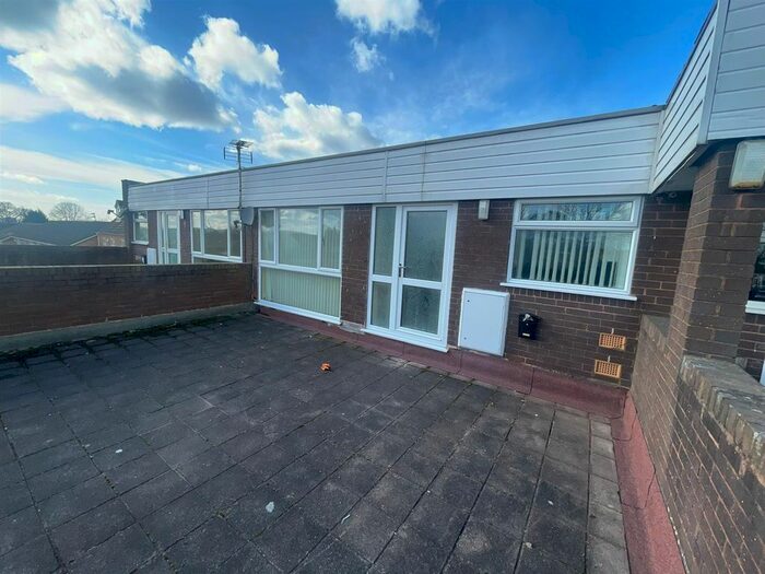 2 Bedroom Flat To Rent In Stroud Avenue, Willenhall, WV12