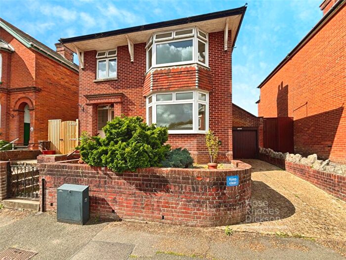 3 Bedroom Detached House For Sale In Medina Avenue, Newport, Isle Of Wight, PO30