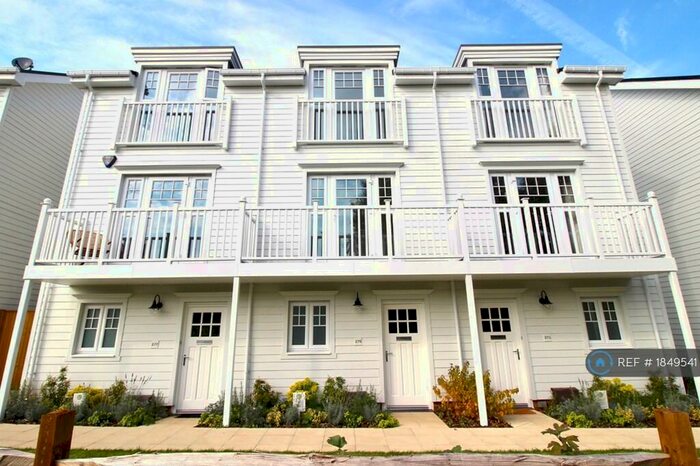 4 Bedroom Terraced House To Rent In Longwater Avenue, Reading, RG2