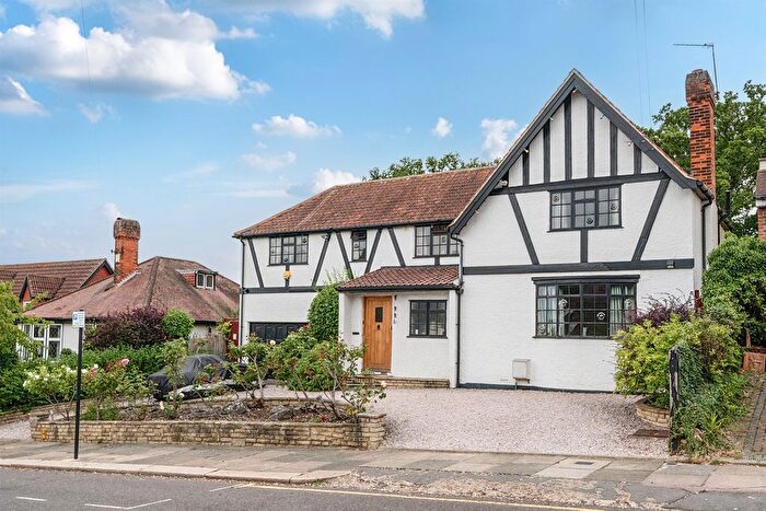 4 Bedroom Detached House For Sale In Oak Avenue, Enfield, EN2