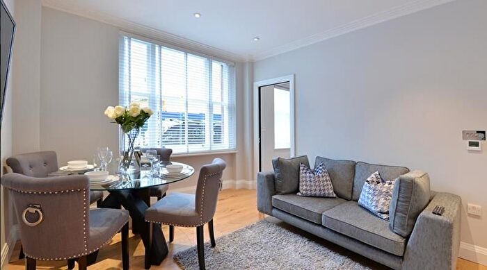 1 Bedroom Flat To Rent In Hill Street, Mayfair, W1J