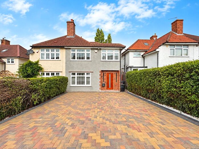 3 Bedroom Semi-Detached House For Sale In Avondale Road, London, SE9