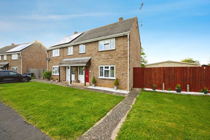 3 Bedroom Semi Detached House For Sale In Hayes Walk, Elton, Peterborough, PE8