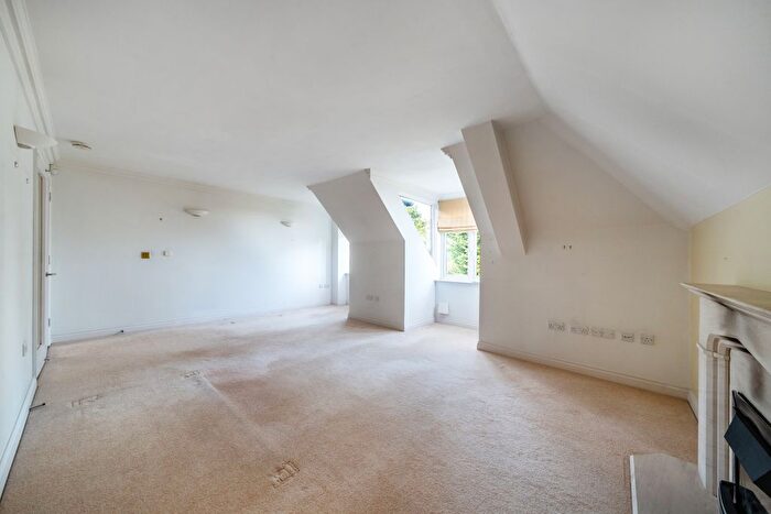 2 Bedroom Flat For Sale In Church Road, Esher, KT10
