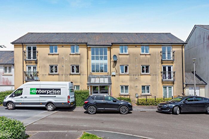 2 Bedroom Flat For Sale In Tovey Crescent, Plymouth, PL5