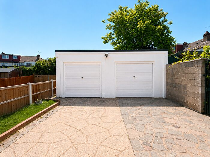 4 Bedroom End Of Terrace House To Rent In Trinity Avenue, Bush Hill Park, EN1