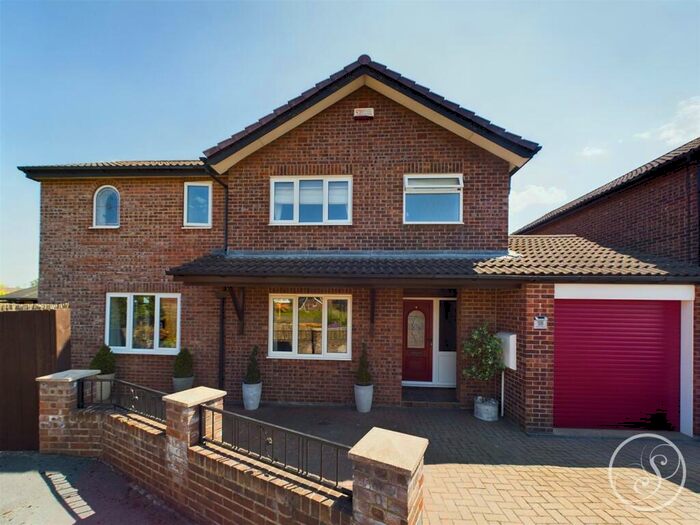 4 Bedroom Detached House For Sale In Spur Drive, Leeds, LS15