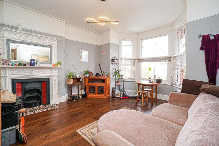 1 Bedroom Flat For Sale In Wykeham Road, Hastings, TN34