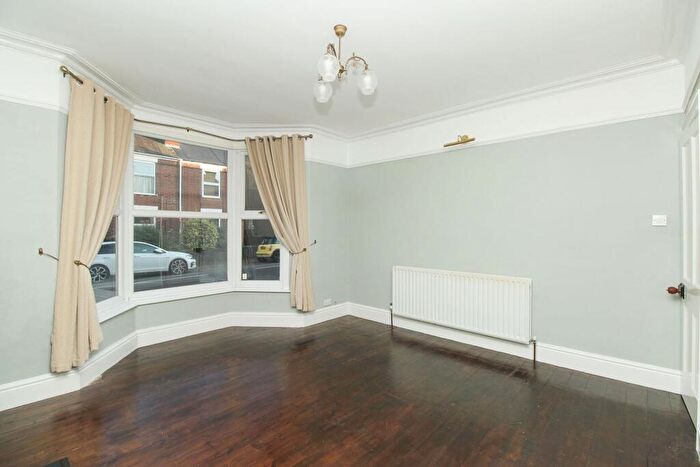 2 Bedroom End Of Terrace House To Rent In Old Hall Road, Chesterfield, S40