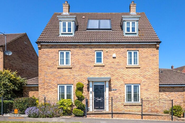 5 Bedroom Detached House For Sale In Farnborough Drive, Daventry, Northamptonshire, NN11