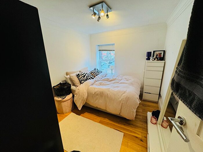 3 Bedroom Flat To Rent In Trinity Road, London, SW17