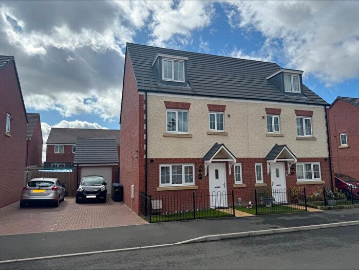 4 Bedroom Semi Detached House For Sale In Campus Drive, Scholars Green, NN2