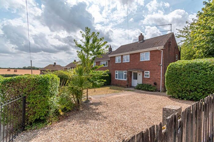 3 Bedroom Semi-Detached House For Sale In St Lawrence Close, Harpley, PE31