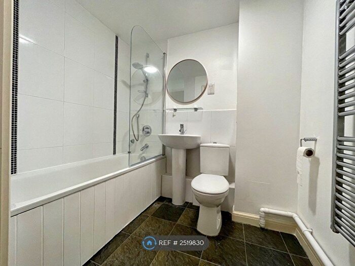 3 Bedroom Flat To Rent In Kennet Street, Reading, RG1