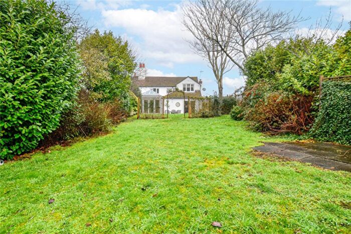 4 Bedroom Semi Detached House For Sale In Oxford Road, Donnington, Newbury, Berkshire, RG14