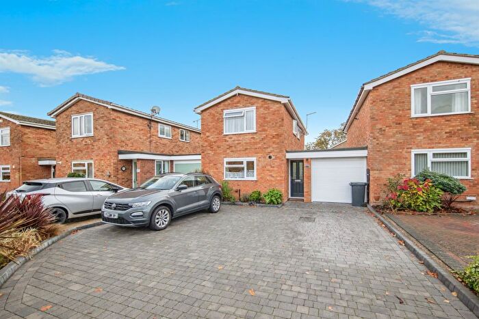 3 Bedroom Link Detached House For Sale In Hawthorn Drive, Ipswich, IP2