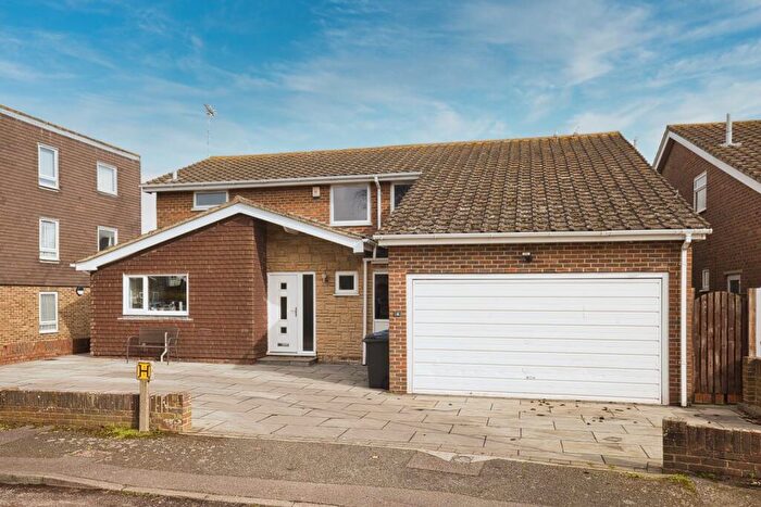5 Bedroom Detached House For Sale In Alderney Gardens, Broadstairs, CT10