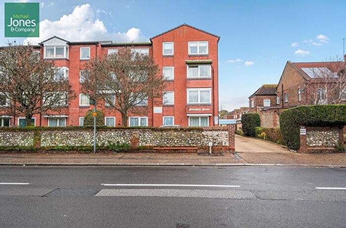 2 Bedroom Flat To Rent In Heene Road, Worthing, West Sussex, BN11