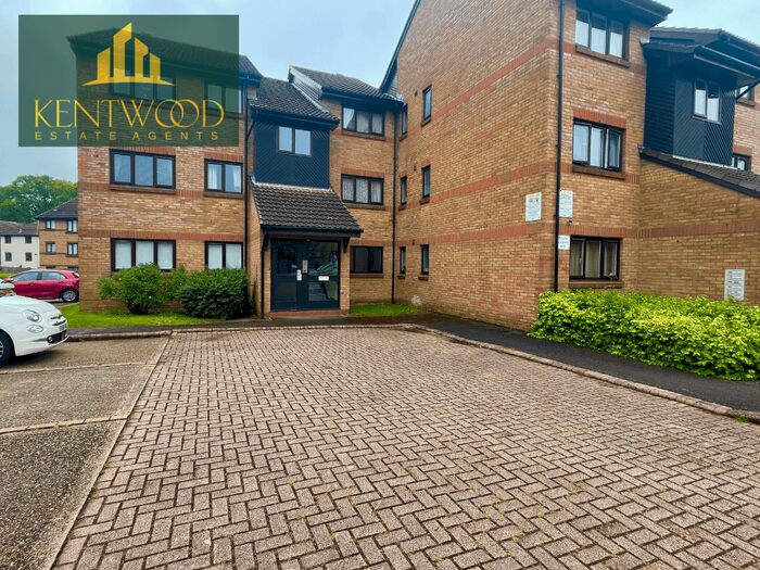 2 Bedroom Flat To Rent In Littlebrook Avenue, Burnham, Slough, SL2