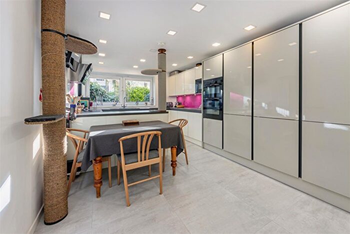 3 Bedroom Flat For Sale In Waxham, Mansfield Road Hampstead, NW3