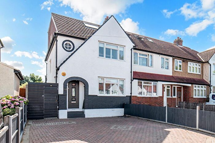 4 Bedroom End Terrace House For Sale In Hartfield Road, Chessington, KT9