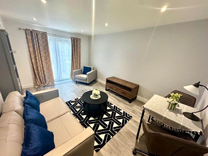 2 Bedroom Town House To Rent In The City, Beeston, NG9