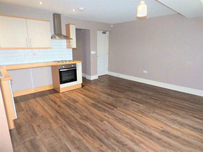 1 Bedroom Flat To Rent In Flat, Warwick House, Avenue Road, DN2