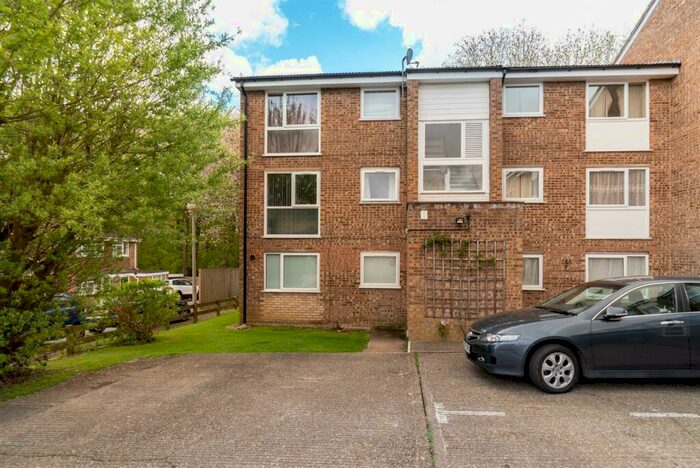2 Bedroom Flat To Rent In Blair Close, Hemel Hempstead, HP2