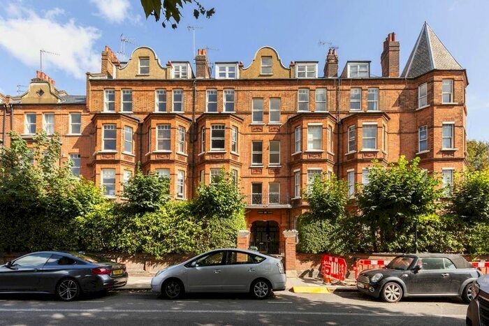 2 Bedroom Flat For Sale In Fairhazel Gardens, South Hampstead, NW6