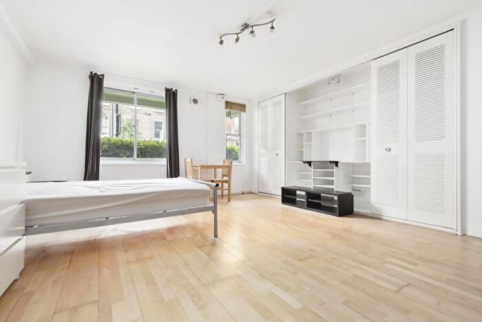 Apartment To Rent In Oakley Square, Camden, London, NW1