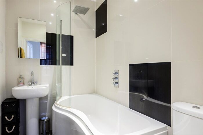 1 Bedroom Flat For Sale In Croydon Road, Reigate, RH2