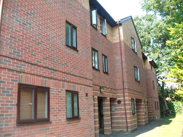 Studio To Rent In Glyn Avenue, Barnet, North London, EN4