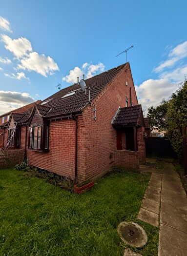 1 Bedroom Terraced House For Sale In Emberton Park, Kingswood, HU7