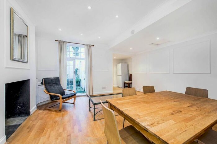 2 Bedroom Flat To Rent In Claverton Street, Pimlico, London, SW1V