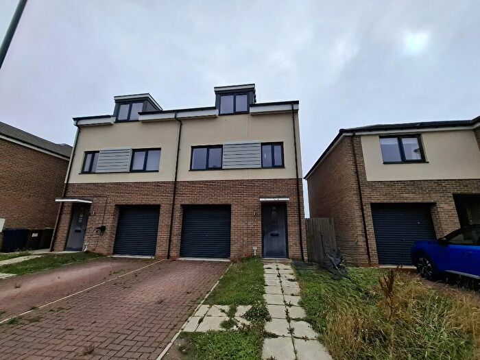 4 Bedroom Semi-Detached House To Rent In Handley Way, Sunderland, Tyne And Wear, SR2