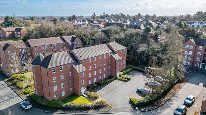 2 Bedroom Flat For Sale In Wenlock Drive, West Bridgford, Nottingham, NG2