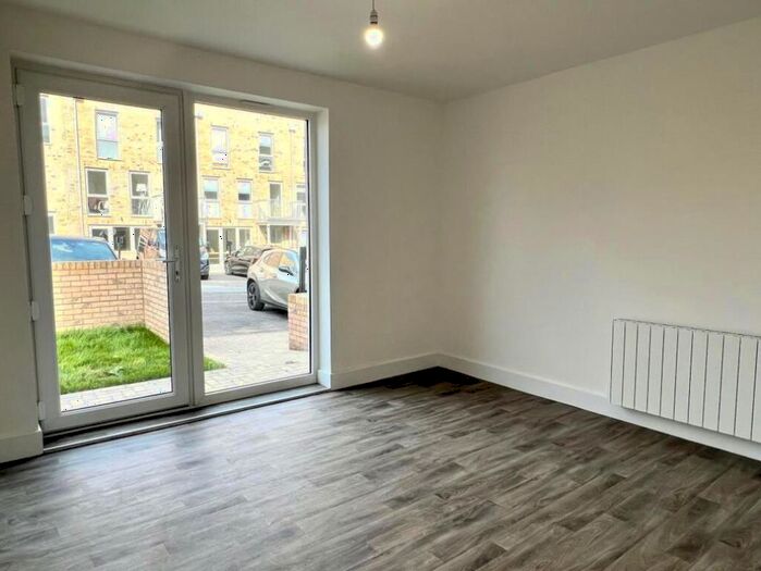 4 Bedroom Town House To Rent In Lescar Road, Waverley, Rotherham, S60