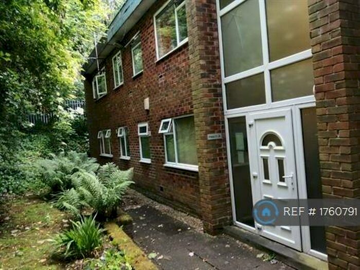 1 Bedroom Flat To Rent In Carlton Court, Prestwich, Manchester, M25
