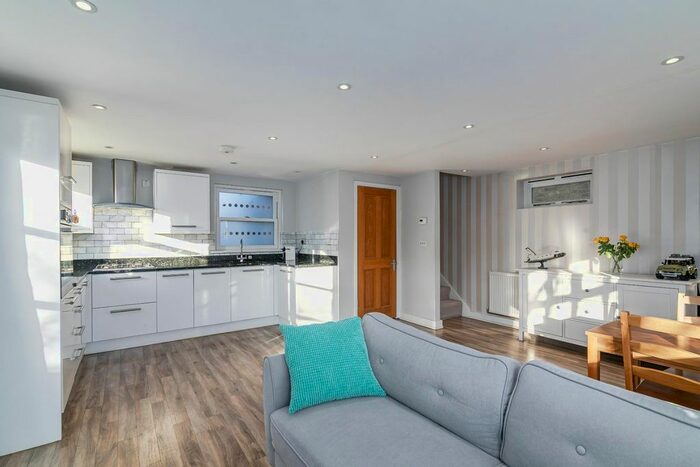 2 Bedroom Detached House To Rent In Dancer Road, Kew, Richmond, TW9