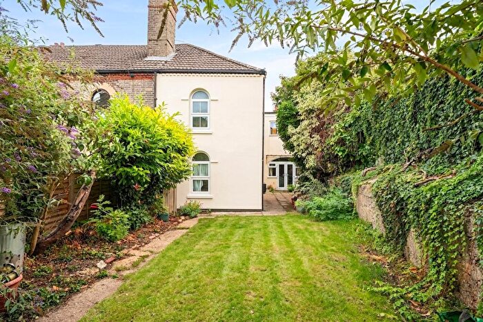4 Bedroom Semi-Detached House For Sale In Hartington Road, Salisbury, SP2