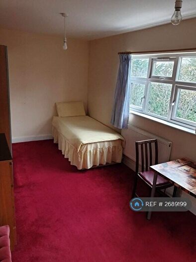 Studio To Rent In London, London, NW4